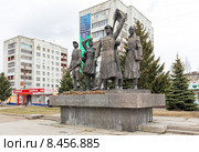 Монумент "Комсомольцам огненных лет". Йошкар-Ола (2015 год). Редакционное фото, фотограф Сергей Лаврентьев / Фотобанк Лори