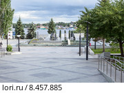 Спуск к фонтану в парке на улице Горошникова, Нижний Тагил (2015 год). Редакционное фото, фотограф Кекяляйнен Андрей / Фотобанк Лори