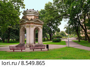 Старинная беседка в парке Кронвальда. Рига, Латвия (2015 год). Стоковое фото, фотограф Bala-Kate / Фотобанк Лори