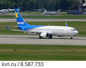 Boeing 737 (бортовой VQ-BVY) авиакомпании Ikar на рулении в Шереметьеве (2015 год). Редакционное фото, фотограф Alexei Tavix / Фотобанк Лори