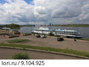 Плавучая гостиница «Литва» на правом берегу Енисея, Красноярск (2015 год). Редакционное фото, фотограф Алексей Гусев / Фотобанк Лори