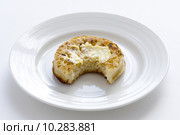 crumpet with bite taken. Стоковое фото, фотограф Lee Avison / PantherMedia / Фотобанк Лори