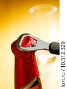 opening beer bottle. Стоковое фото, фотограф Jiri Hera / PantherMedia / Фотобанк Лори
