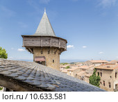 Каркасон, Франция. Крепостная башня с машикулями замка Комталь, 12 век (2015 год). Стоковое фото, фотограф Rokhin Valery / Фотобанк Лори