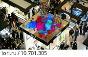 Галери Лафайет (Galeries Lafayette) - французская сеть универмагов (Париж, Франция). Праздничный декорированный интерьер помещения (2014 год). Редакционное видео, видеограф FMRU / Фотобанк Лори