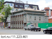 Город Тюмень, улица Комсомольская, 6. Старинный купеческий дом Селиверстова С.Г. и Брандта Л.Х. Редакция газеты "Тюменское здоровье" (2013 год). Редакционное фото, фотограф Александр Тараканов / Фотобанк Лори