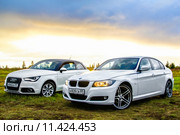 Audi A1 and BMW E90 318i (2015 год). Редакционное фото, фотограф Art Konovalov / Фотобанк Лори