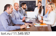 Colleagues discussing price development. Стоковое фото, фотограф Яков Филимонов / Фотобанк Лори
