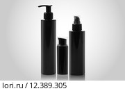 Three beauty bottles, cosmetics black package light background. Стоковое фото, фотограф Nicola Galiero / PantherMedia / Фотобанк Лори