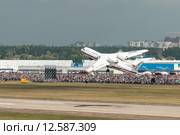 Бе-200. Самолет амфибия МЧС России для тушения пожаров. (2015 год). Редакционное фото, фотограф Алексей Бок / Фотобанк Лори