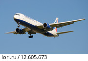 Боинг 767 (EI-RUZ) компании Трансаэро на подлете к аэропорту Пулково (2015 год). Редакционное фото, фотограф Виктор Карасев / Фотобанк Лори