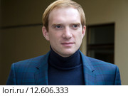 Актер Андрей Бурковский Московского Художественного театра (МХТ) имени Чехова на встрече труппы театра перед открытием ногого сезона (2015 год). Редакционное фото, фотограф Николай Винокуров / Фотобанк Лори