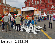 Москва отмечает 868-летие. Блестящая партия. Шахматы на Красной плошади (2015 год). Редакционное фото, фотограф Валерия Попова / Фотобанк Лори