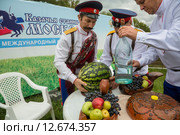 Участники Пятого международного фестиваля "Казачья станица Москва" в музее-усадьбе "Коломенское", Россия (2015 год). Редакционное фото, фотограф Николай Винокуров / Фотобанк Лори