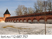 Стена и башня Тульского кремля зимой в оттепель (2015 год). Редакционное фото, фотограф Енин Арсений / Фотобанк Лори