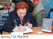 Марина Лаврентьевна Попович - летчик-испытатель 1-го класса, заслуженный мастер спорта СССР на Международном авиационно-космическом салоне МАКС-2015. Редакционное фото, фотограф Игорь Долгов / Фотобанк Лори