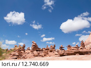 Пирамидки из камней на фоне неба с облаками (2015 год). Стоковое фото, фотограф Ирина Кожемякина / Фотобанк Лори
