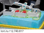 Корпоративный торт от международного туристического агентства Tez Tour (2013 год). Редакционное фото, фотограф Андрей Забродин / Фотобанк Лори