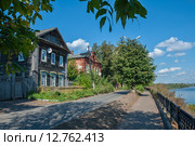 Город Кимры. Старые дома на набережной Фадеева. Редакционное фото, фотограф Ирина Гришанова / Фотобанк Лори
