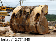 Ковш — рабочий орган экскаватора. Bucket — the working body of the excavator (2015 год). Редакционное фото, фотограф Валерий Акулич / Фотобанк Лори