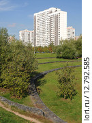 Жилые дома района Марьино. Москва. Дюссельдорфский парк. (2015 год). Стоковое фото, фотограф Юрий Морозов / Фотобанк Лори