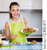 girl with tasty breadcrumbed crocchette. Стоковое фото, фотограф Яков Филимонов / Фотобанк Лори