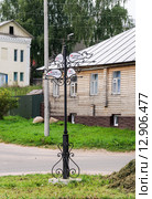 Уличный указатель направления в Мышкине Ярославской области (2015 год). Редакционное фото, фотограф Алёшина Оксана / Фотобанк Лори