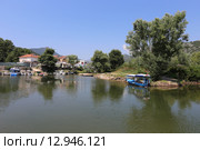 Причал в поселке Вирпазар, Черногория (2015 год). Стоковое фото, фотограф Алексей Гусев / Фотобанк Лори