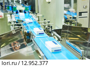 pharmaceutical production line. Стоковое фото, фотограф Дмитрий Калиновский / Фотобанк Лори