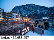 Горнолыжный курорт Campitello di fassa вечером. Италия (2015 год). Редакционное фото, фотограф Донцов Евгений Викторович / Фотобанк Лори