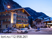 Горнолыжный курорт Campitello di fassa вечером. Италия (2015 год). Редакционное фото, фотограф Донцов Евгений Викторович / Фотобанк Лори