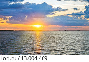 Lake sunset view. Стоковое фото, фотограф Юрий Брыкайло / Фотобанк Лори