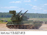 "Тунгуска" (SA-19 Grison) - российский зенитный пушечно-ракетный комплекс на Международном военно-техническом форуме "Армия-2015" на полигоне "Алабино" в Московской области. Редакционное фото, фотограф Игорь Долгов / Фотобанк Лори