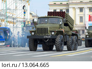 Автомобиль БМ-21-1 (РСЗО "Град") на репетиции парада в честь Дня Победы на Дворцовой площади. Санкт-Петербург (2015 год). Редакционное фото, фотограф Виктор Карасев / Фотобанк Лори