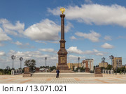 Стела «Город воинской славы» на площади Воинской славы в Хабаровске (2015 год). Редакционное фото, фотограф Игорь Сарапулов / Фотобанк Лори