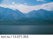 Дикий берег с горами и лесами. Стоковое фото, фотограф Алексей Стрелюк / Фотобанк Лори