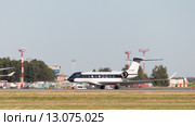 Самолет Jet GVI (G650) Business Class в аэропорту Домодедово (2015 год). Редакционное фото, фотограф Ekaterina Andreeva / Фотобанк Лори