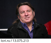 В продюсерском центре Игоря Сандлера прошла пресс-конференция, посвящённая 50-летию легендарной группы Бари Алибасова «Интеграл». Музыкант,певец,композитор Юрий Лоза (2015 год). Редакционное фото, фотограф Александр С. Курбатов / Фотобанк Лори