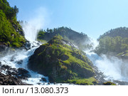 Summer Latefossen waterfall on mountain slope (Norway). Стоковое фото, фотограф Юрий Брыкайло / Фотобанк Лори