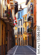 Street view of historic part of Pamplona (2015 год). Стоковое фото, фотограф Яков Филимонов / Фотобанк Лори