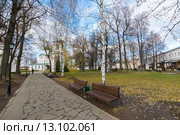 Суздаль, парк на территории Свято-Ефимиевского монастыря (2015 год). Редакционное фото, фотограф Володина Ольга / Фотобанк Лори