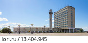 Дом радио и Стела героев на площади Славы. Хабаровск (2015 год). Редакционное фото, фотограф Игорь Сарапулов / Фотобанк Лори