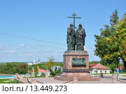 Коломна. Памятник Кириллу и Мефодию в Коломенском кремле (2015 год). Редакционное фото, фотограф Ирина Быстрова / Фотобанк Лори
