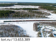 Товарный поезд среди заснеженных лесов Карелии. Стоковое фото, фотограф Кекяляйнен Андрей / Фотобанк Лори