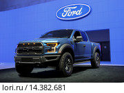 Пикап Ford F150 на автомобильной выставке в Лос-Анджелесе (2015 год). Редакционное фото, фотограф Роман Коротков / Фотобанк Лори