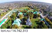 Полет над кремлем в городе Александрове (2015 год). Стоковое видео, видеограф Юрий Губин / Фотобанк Лори