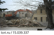 Снос старого жилого дома. Стоковое видео, видеограф Сергей Буторин / Фотобанк Лори