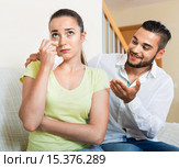 Man talking to upset nervous woman. Стоковое фото, фотограф Яков Филимонов / Фотобанк Лори