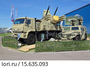 Панцирь-С1 - российский самоходный зенитный ракетно-пушечный комплекс (ЗРПК) наземного базирования на Международном авиационно-космическом салоне МАКС-2015. Редакционное фото, фотограф Игорь Долгов / Фотобанк Лори