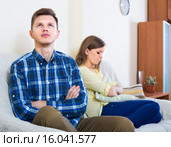 Unpleased person criticizing spouse. Стоковое фото, фотограф Яков Филимонов / Фотобанк Лори